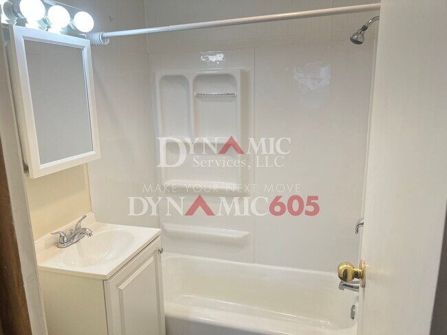 Building Photo - 1BR/1BA Apartment