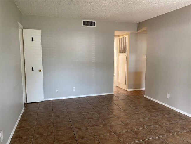 Building Photo - 3419 Willowrun Dr