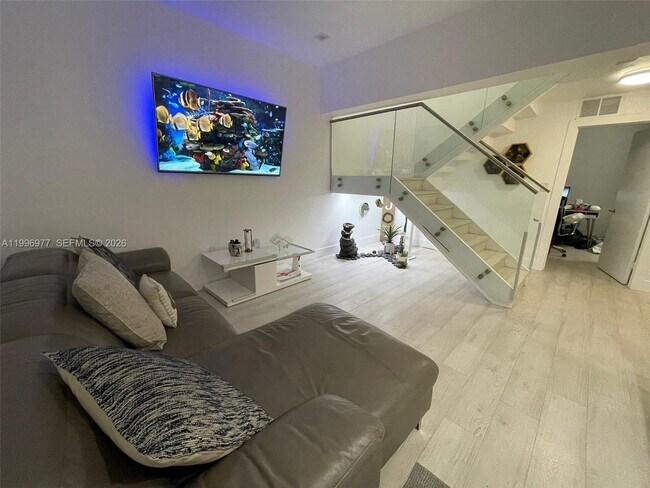 Building Photo - 325 NW 19th Ln