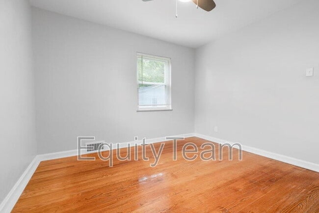 Building Photo - 6819 Elwynne Dr