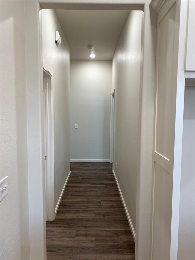 Building Photo - 3215 Enclave Pl