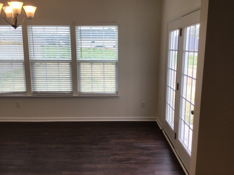 Building Photo - 233 Sandusky Ln