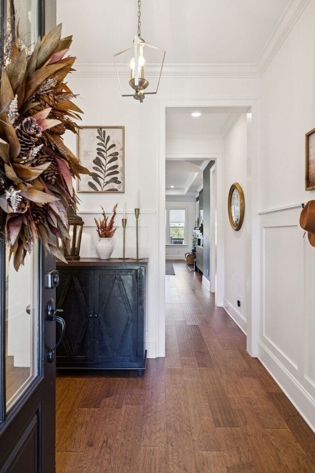 Building Photo - Luxurious living space *Fully furnished and impeccably designed*