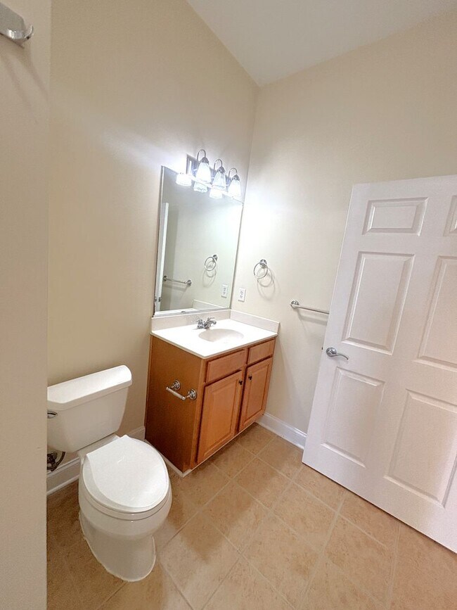 Building Photo - 2 bedroom/2 bathroom- Bennington on the Park