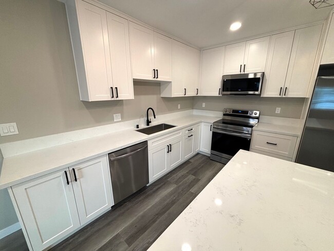 Building Photo - Brand new 2 bedroom home available now in Lakewood