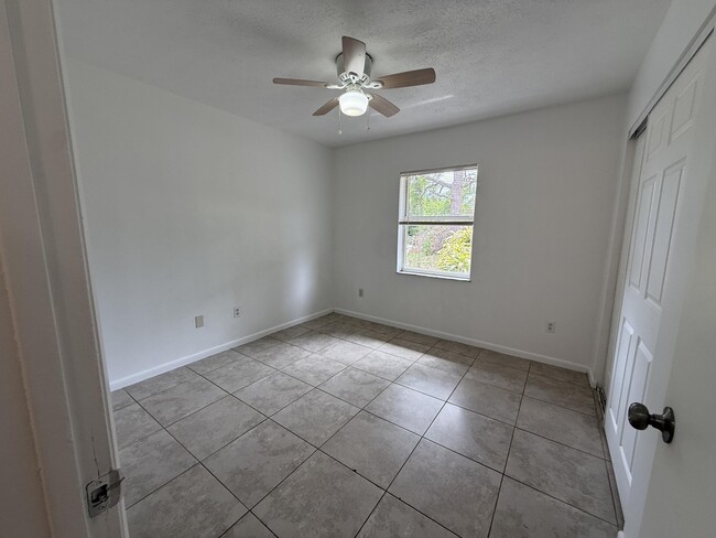 Building Photo - 2564 Navajo Ave