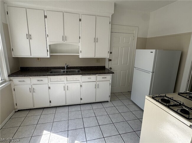 Building Photo - 3342 Desota Ave