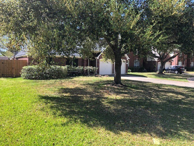 Building Photo - 15403 Park Glen Dr