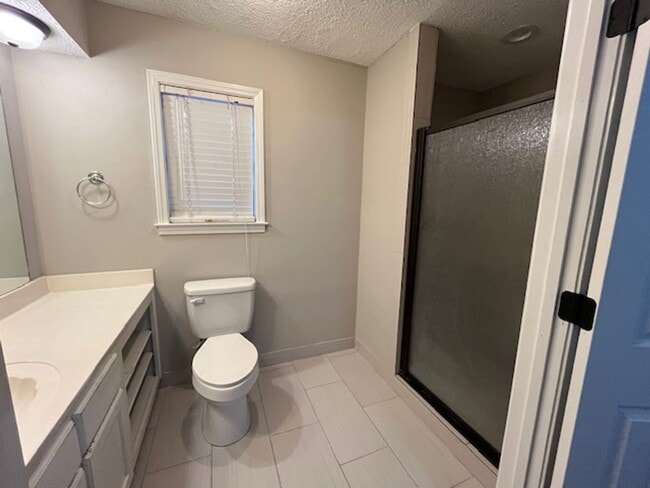 Building Photo - Renovated 3 Bedroom 2 Bath Home with 2 Car...