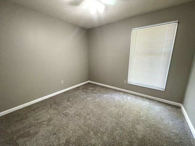 Building Photo - Adorable 3 Bedroom/2 bath House for Rent i...