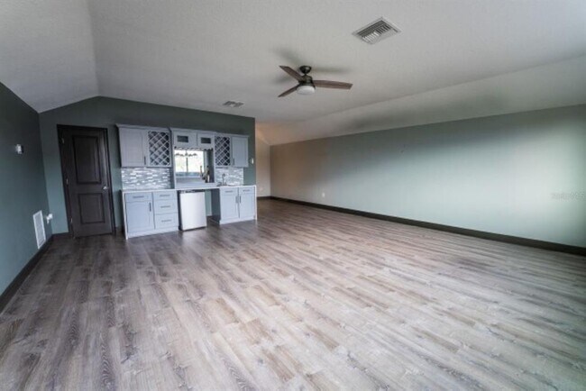 Building Photo - 913 Buckhurst Dr