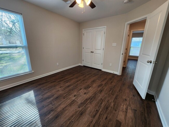 Building Photo - 1223 Cherry Ln