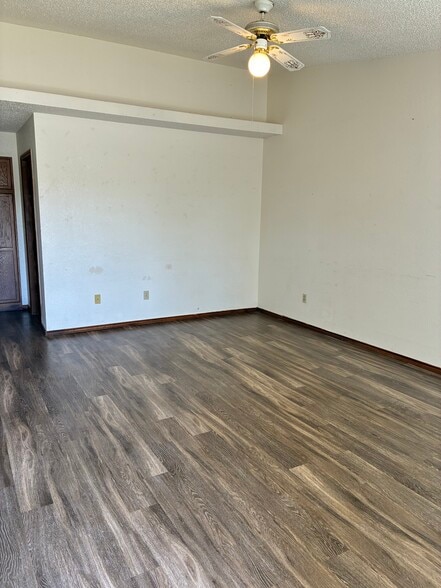 Living Room - 302 S Avenue I