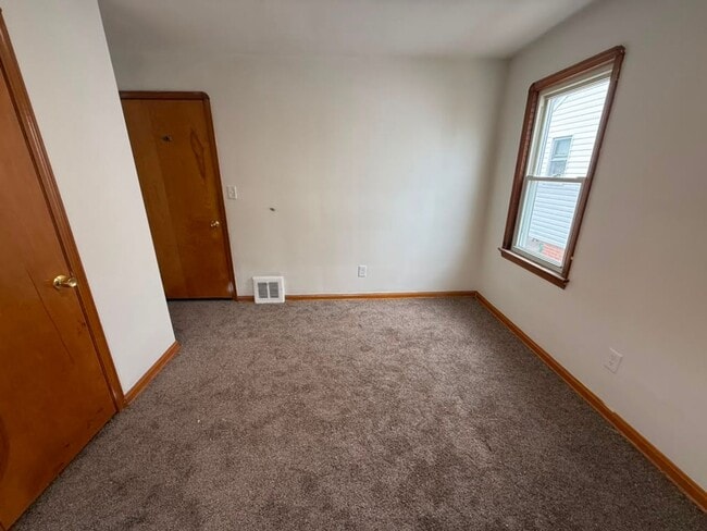 Building Photo - 16011 Maplewood Ave
