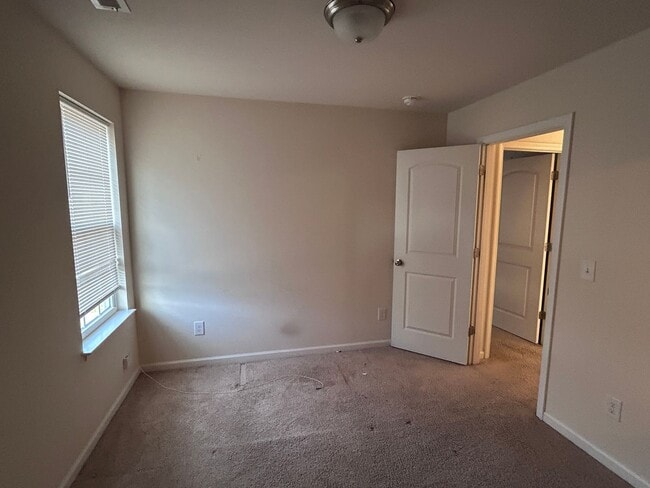 Building Photo - Coming Soon! 3/2.5 High Point Townhome, just north of town near N Main St & I-74