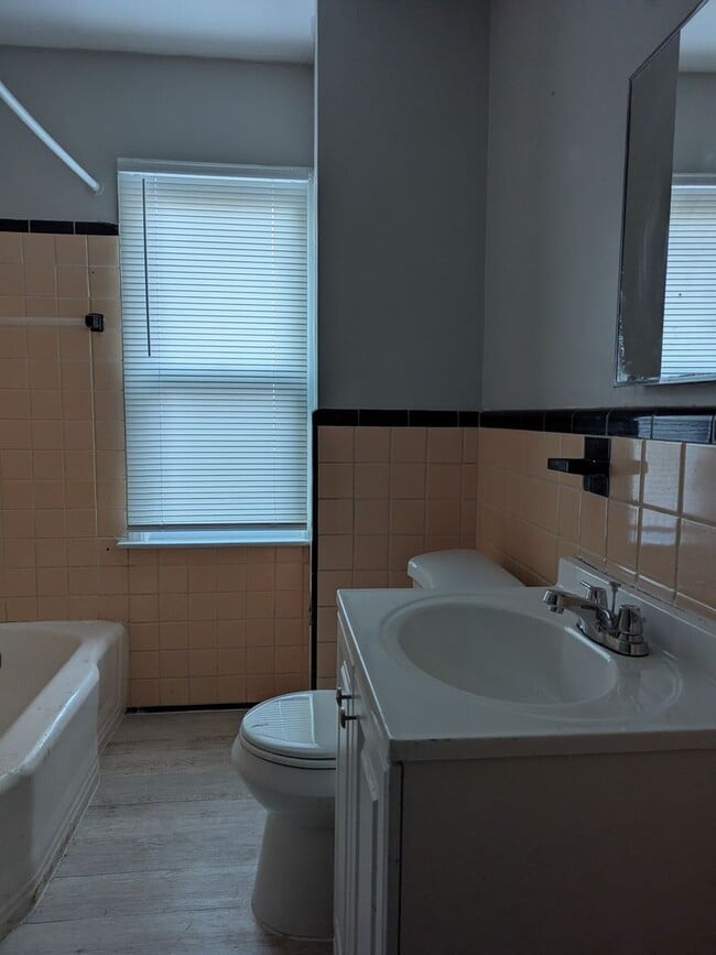 Building Photo - 9994 Vaughan St