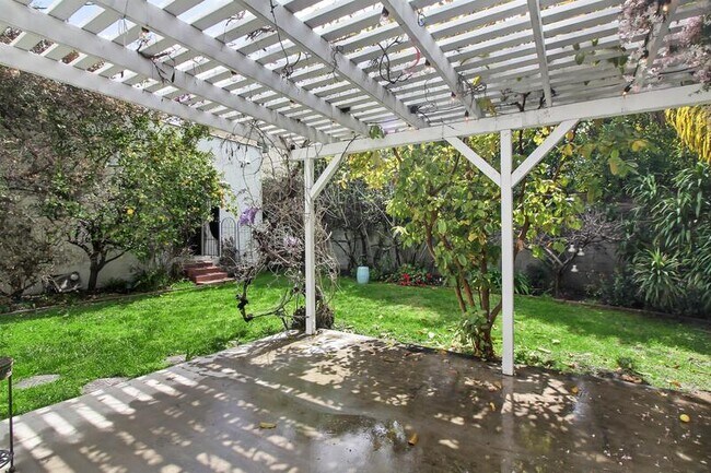 Building Photo - 123 N La Jolla Ave