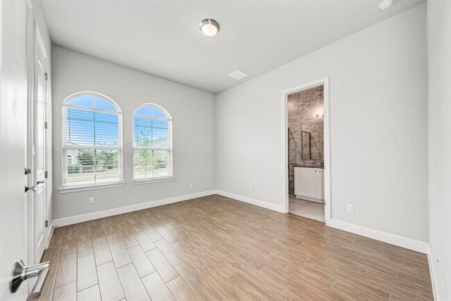 Building Photo - 1813 Mazarro Dr