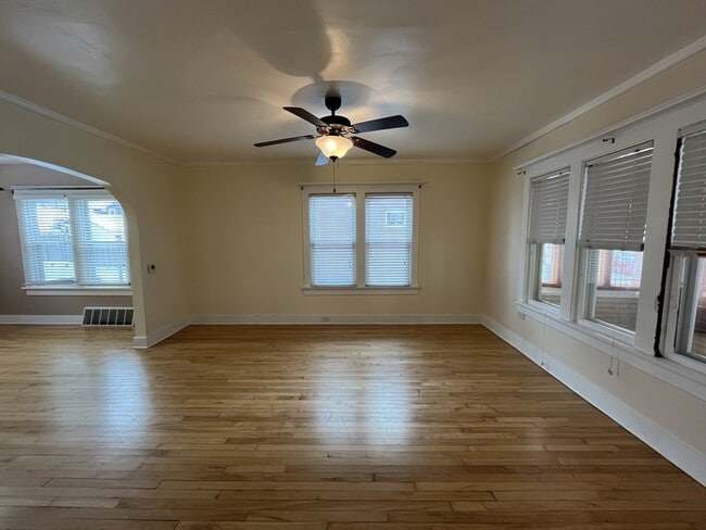 Building Photo - 713 N 5th St