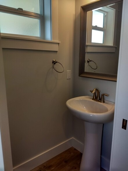 Powder room - 712 N 12th St