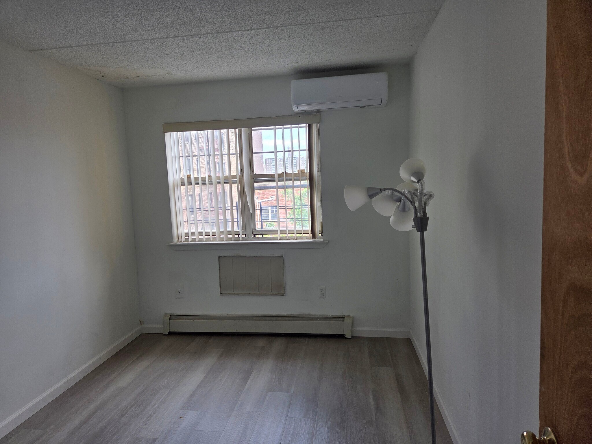 Building Photo - 832 Bryant Ave