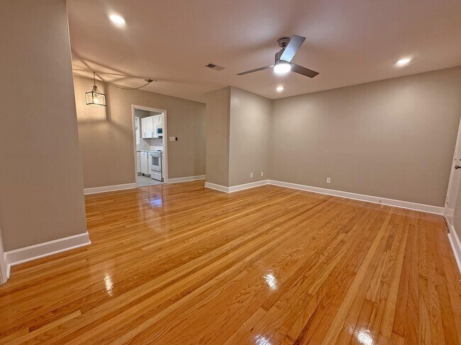 Primary Photo - 606 E Park Ave