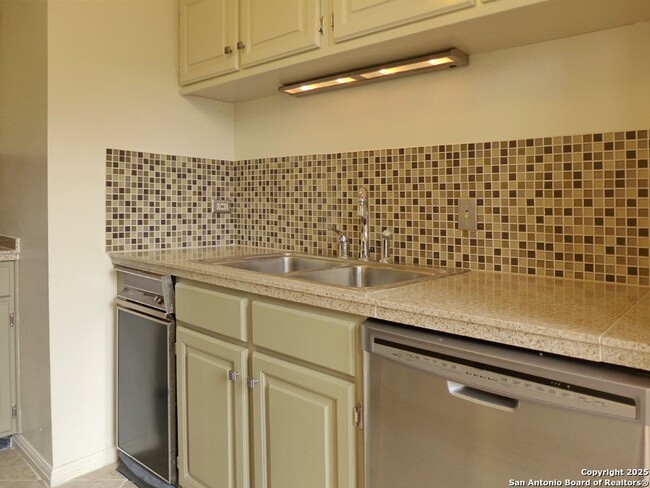 Building Photo - 221 Losoya St