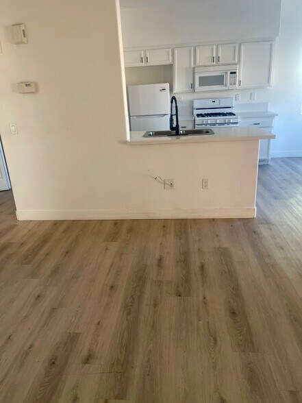 Building Photo - 1050 E Cactus Ave