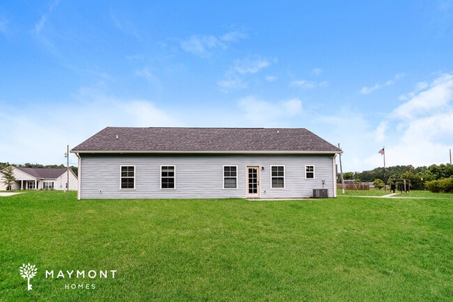 Building Photo - Inviting 3 Bedroom Home