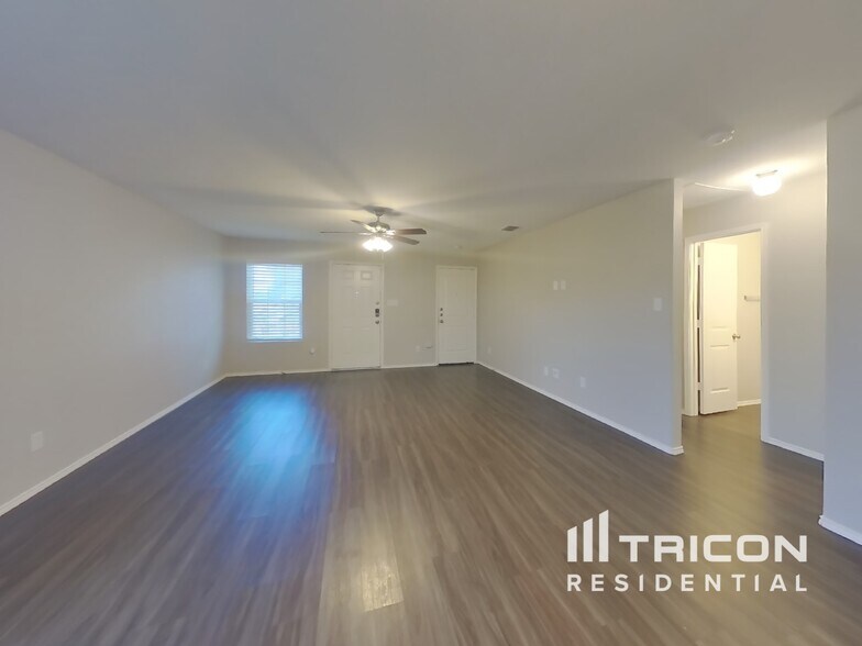 Building Photo - 5557 McClelland St