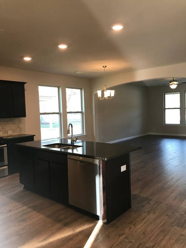 Building Photo - 39534 Legacy Lake Dr