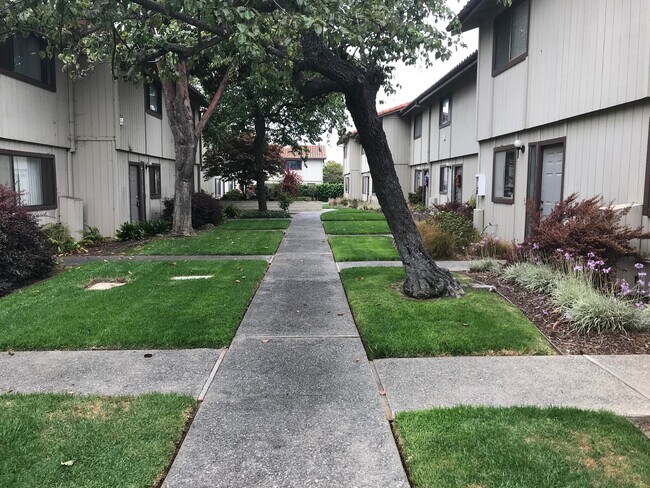 Building Photo - Condo in Grover Heights!  Great Location