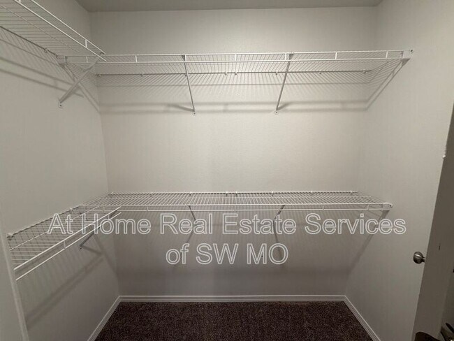 Building Photo - 1318 S Houston Ave