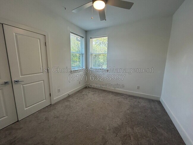 Building Photo - 2117 River E Ln.