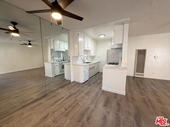 Building Photo - 5811 Harold Way