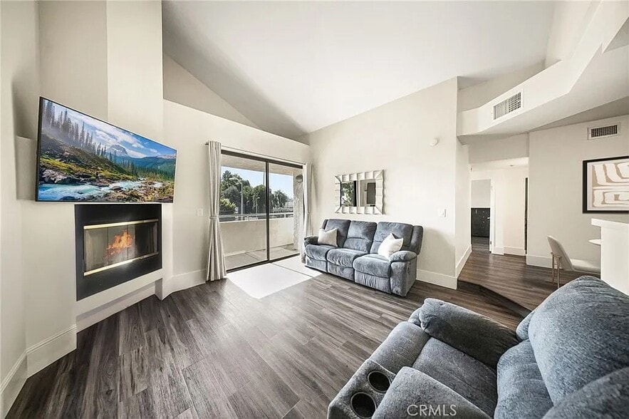 Building Photo - 19009 Sherman Way