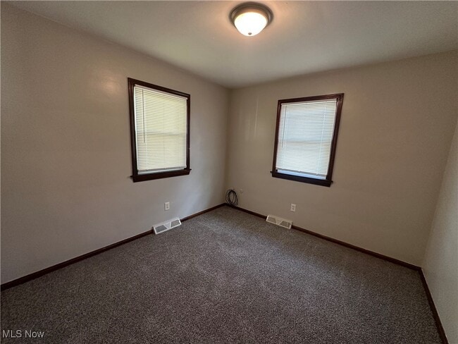 Building Photo - 48 N Navarre Ave