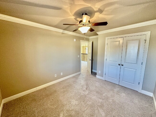 Building Photo - 6613 W Valley View Rd