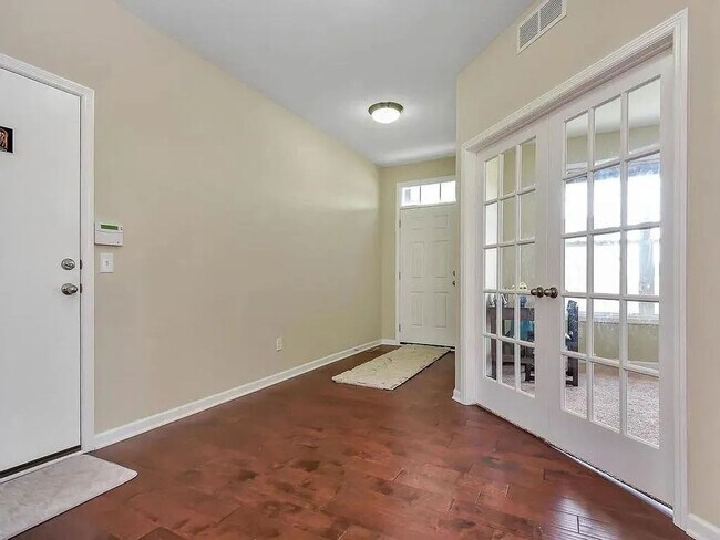 Building Photo - Beautiful 5bed home in apple valley! Dont miss this one!