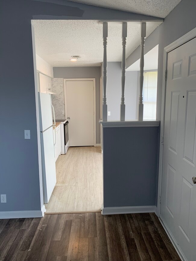 Building Photo - 3311 Chesapeake Cir