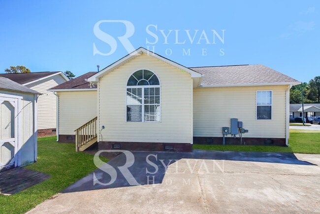 Building Photo - Come check out this beautiful home in Midway East.