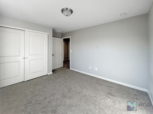 Building Photo - $0 DEPOSIT OPTION. SPACIOUS 4-BEDROOM, 3.5...