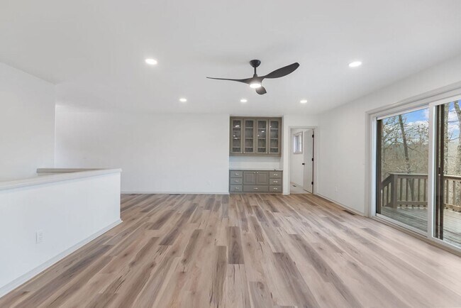 Building Photo - 39 Salen Ln