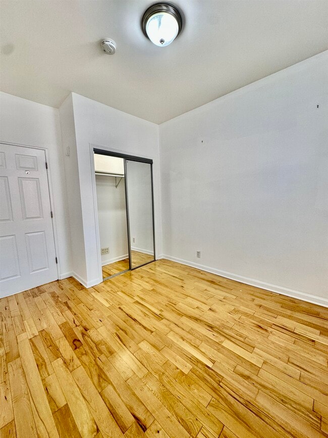 Building Photo - 247 Clendenny Ave