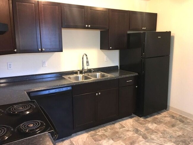 Building Photo - Reno Duplex - Garage, Dishwasher, Washer/Dryer Hookups, Central A/C