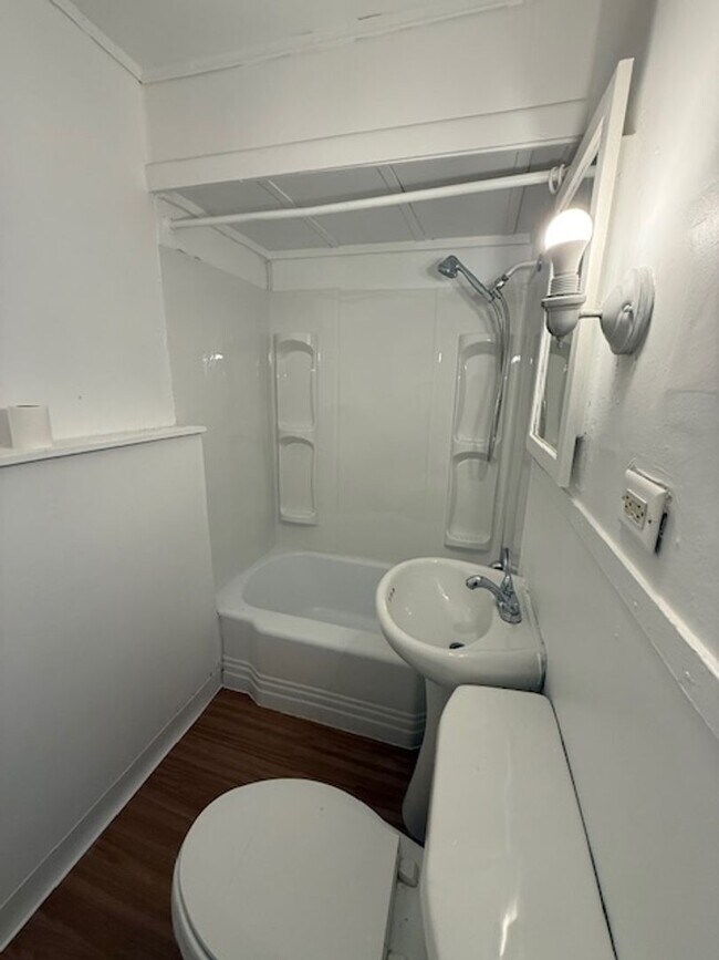 Building Photo - 119/121 N. Clinton St.