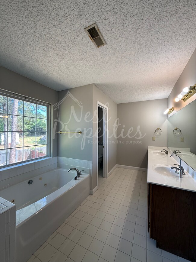 Building Photo - 9 Ashley Hall Ct