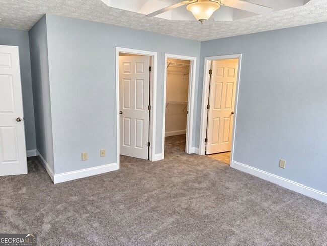 Building Photo - 561 Highland Pointe Dr