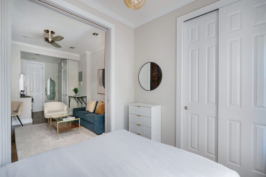 Building Photo - 246 Mott St