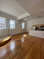 Building Photo - 8 N Clover St
